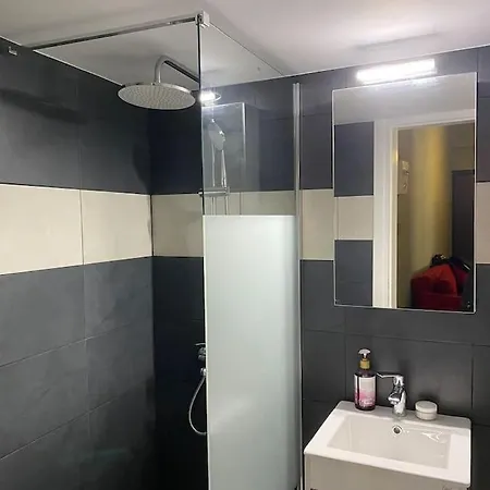 Cozy New Near The Appartamento Atene