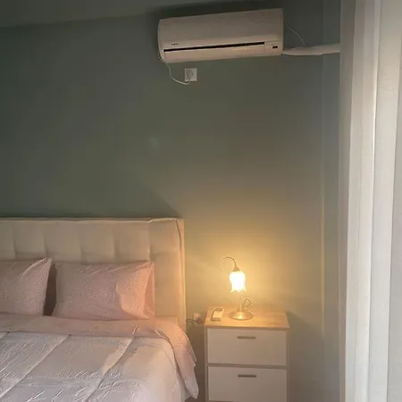 Cozy New Near The Apartment Athens